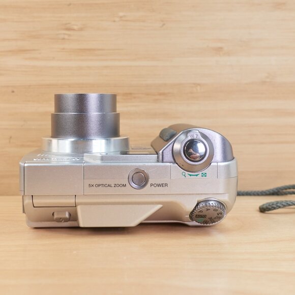 Share Olympus CAMEDIA C-5500 Zoom / 5.1MP Digital Camera / Tested & Working - Picture 6 of 9